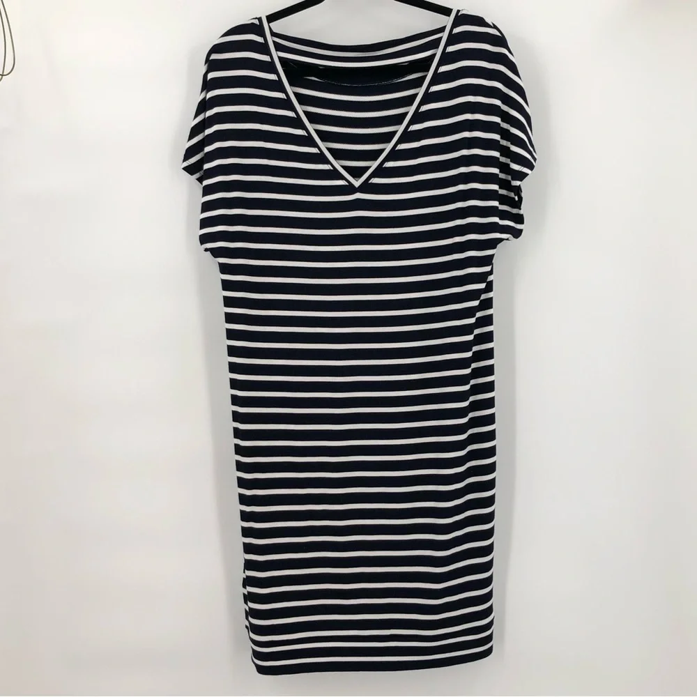 GAP Women’s NWT Navy/White Knee Length Dress With Opening in Back Size Small